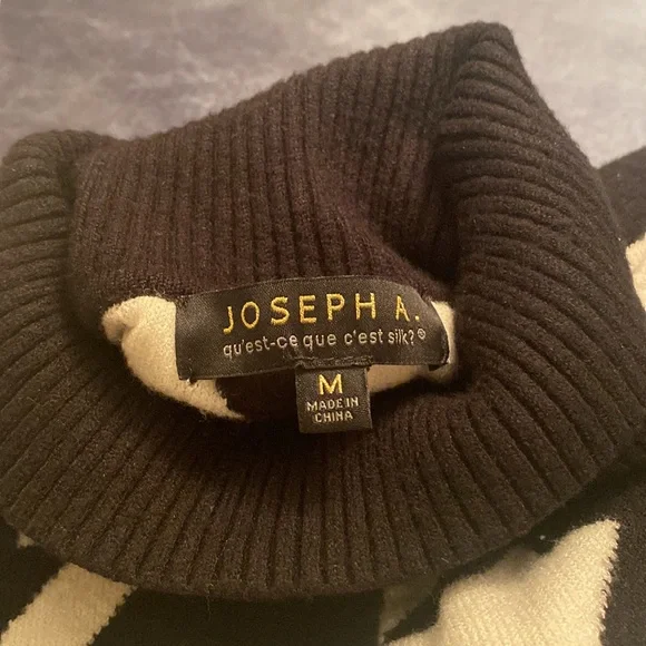 Joseph A. Black and White Houndstooth Turtleneck Sweater - Picture 8 of 10